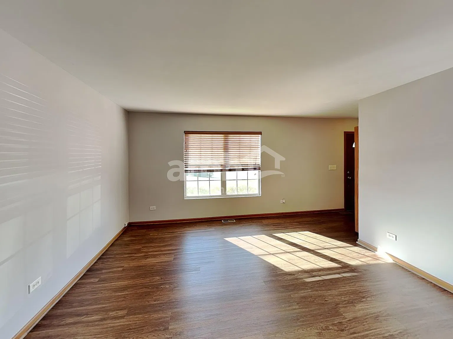 3 bed, 2.5 bath, 2117 sqft, $3,155 — Photo 4