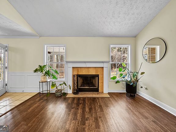 4th image of 294 Pine Ridge Cir