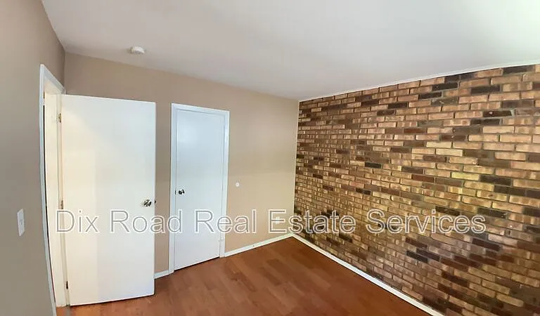 5 N Sutphin — Photo 9
