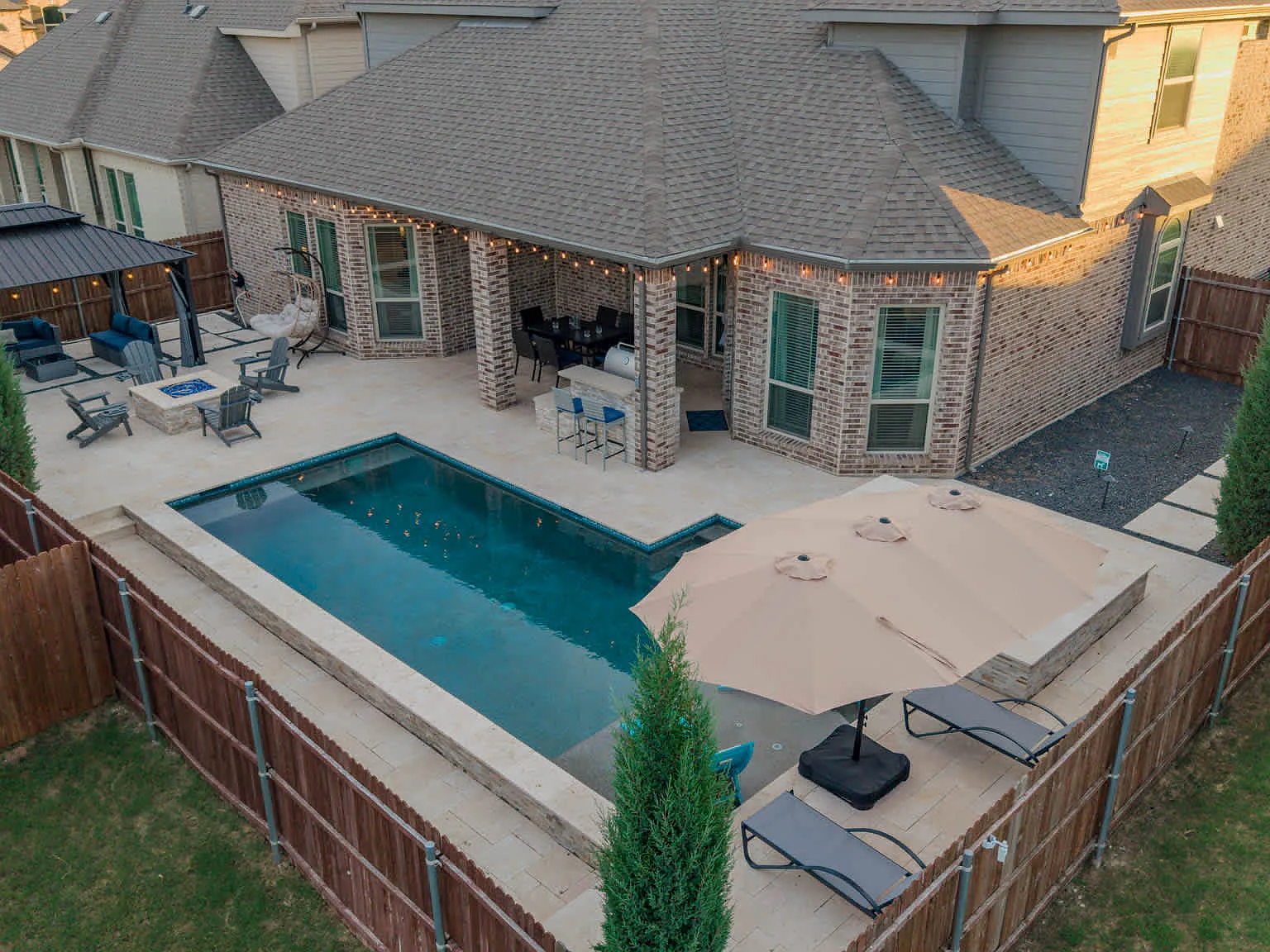 6 bed, 4303 sqft, $11,950 — Photo 2