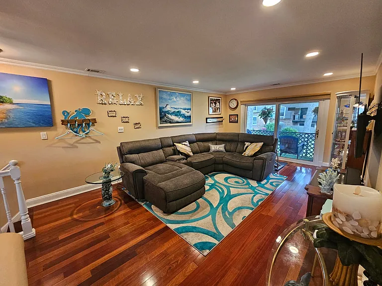 655 Middle Country Rd #2H2 — Photo 2