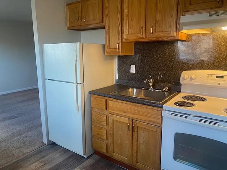 HOLLY GARDEN APARTMENTS — Photo 2