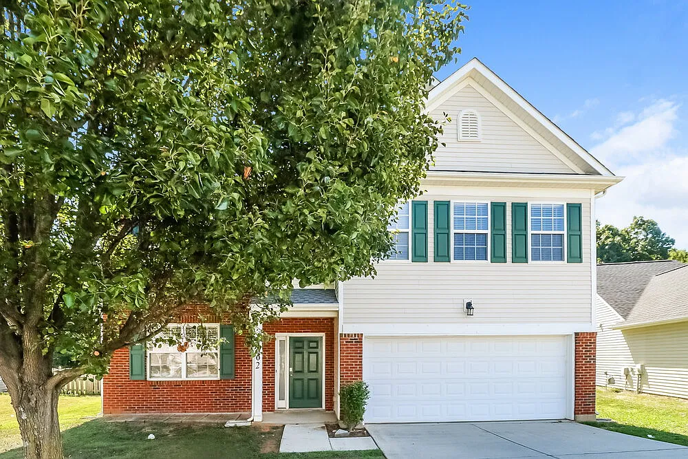 4 bed, 2.5 bath, 2516 sqft, $2,295 — Photo 1