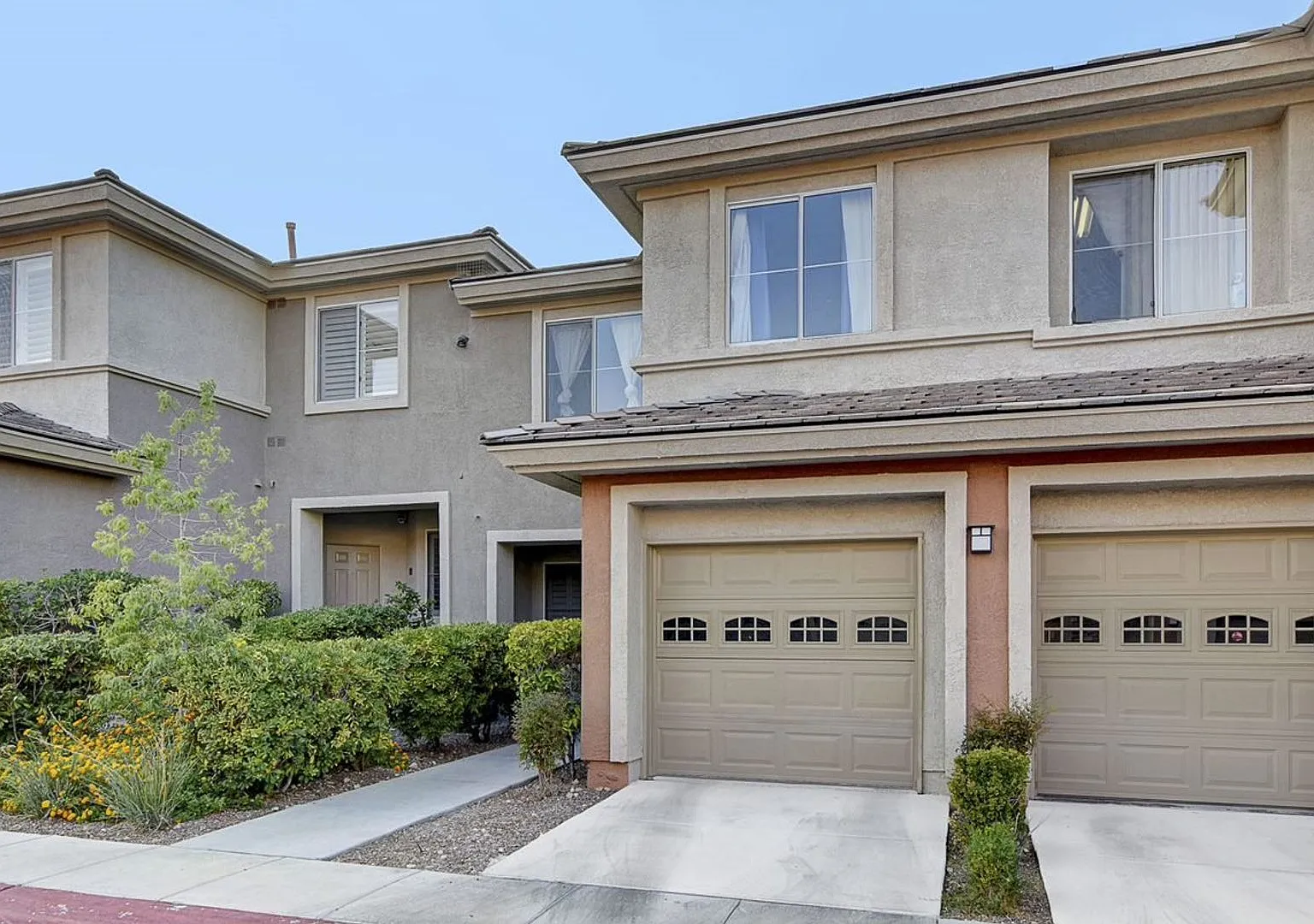 Upgraded & Beautiful Gated 3 Bedroom Condo! — Photo 3