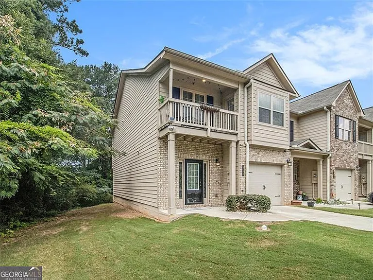 2570 Castellan Dr — Photo 3