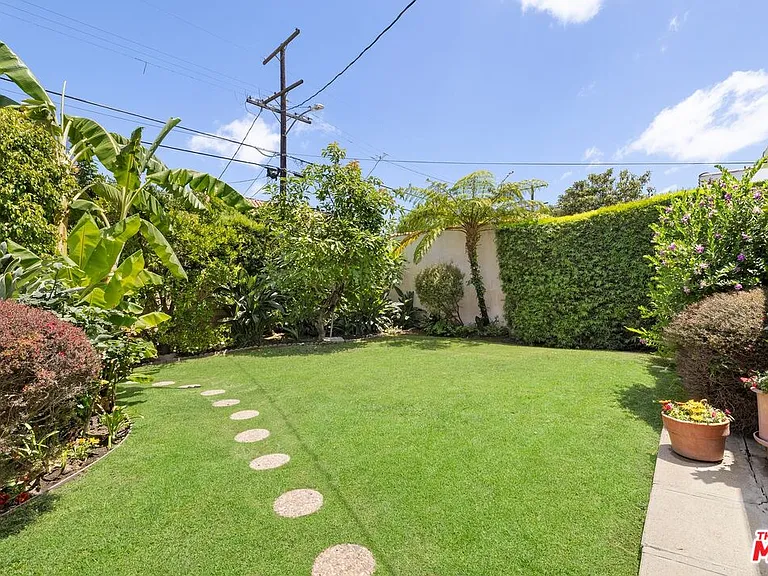 256 S La Peer Dr — Photo 13