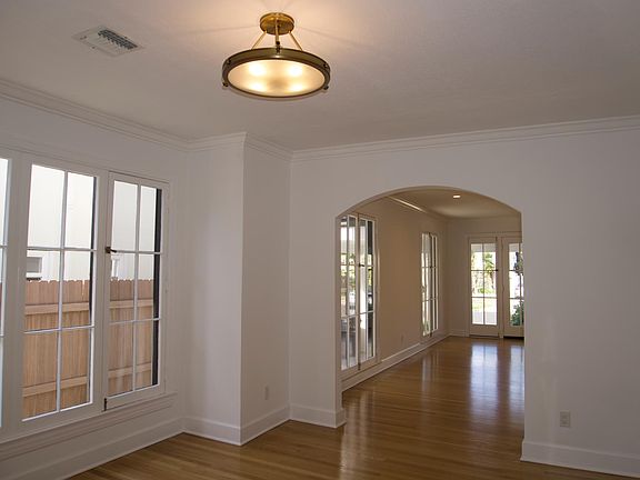 5th image of 240 N Irving Blvd