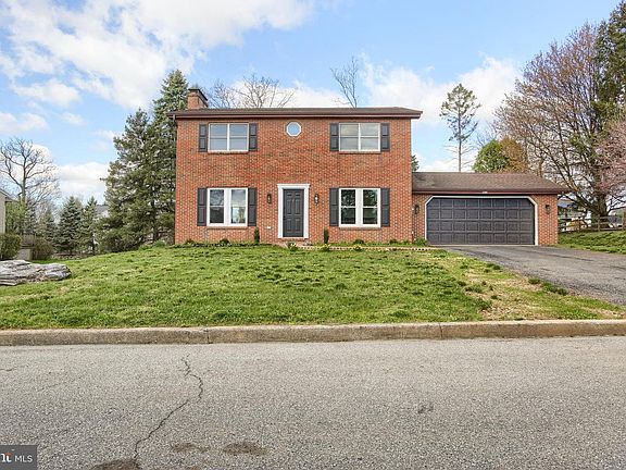 2nd image of 402 Oaklyn Rd