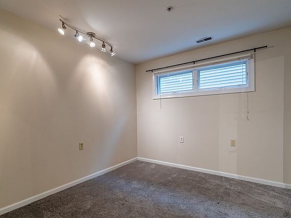 5th image of 504 Elmwood Ave #101