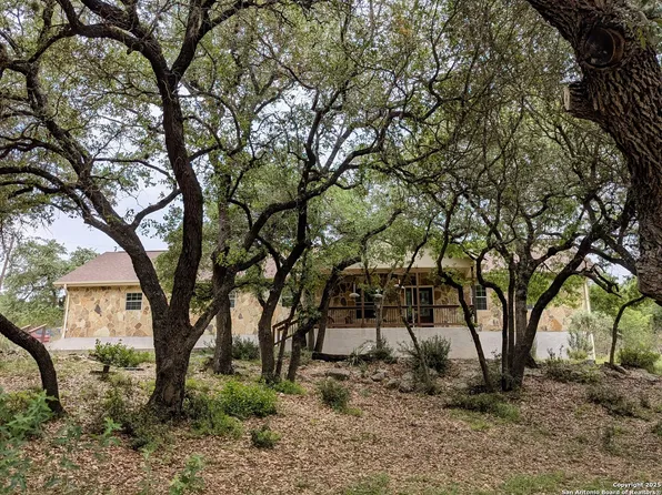 110 Foot Hill Dr, Canyon Lake, TX 78133