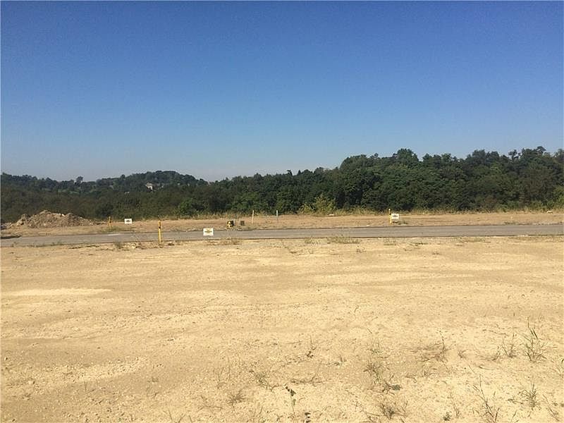 2nd image of 3020 Chestnut Ridge Dr