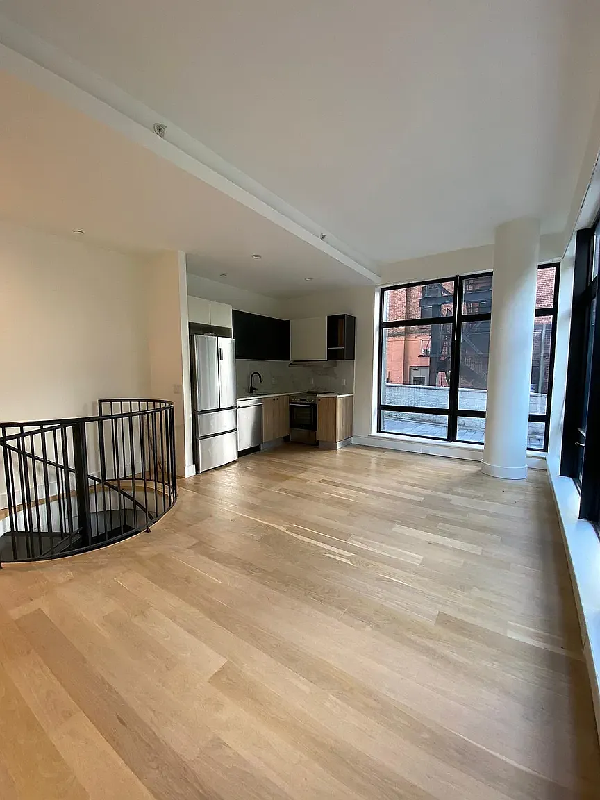 25 Bruckner Boulevard — Photo 3