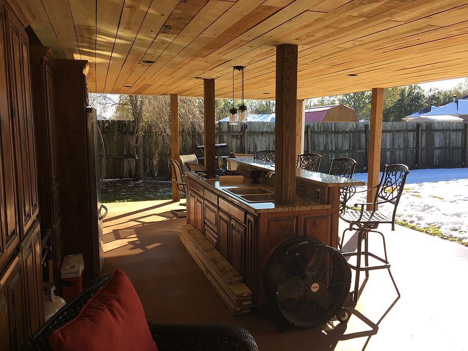 Outdoor Kitchen