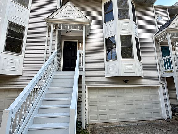 3rd image of 237 Hastings St
