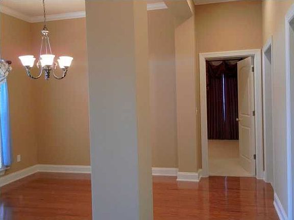 3rd image of 4755 Mitford Cir