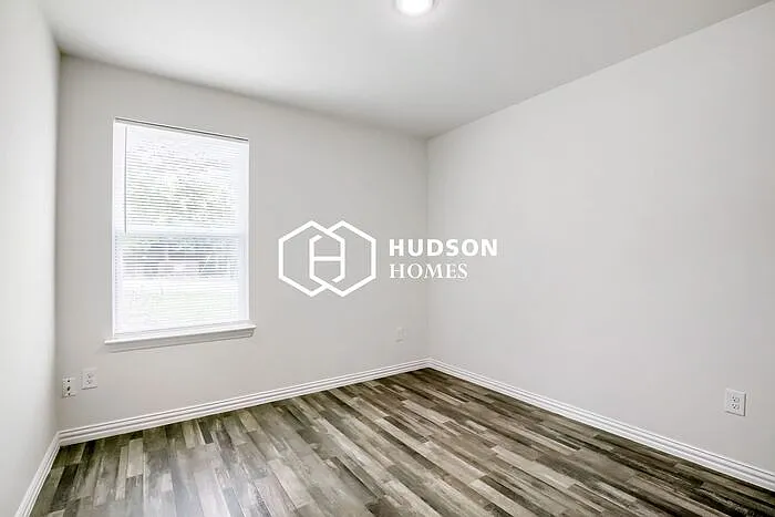 318 Bay Ct — Photo 7