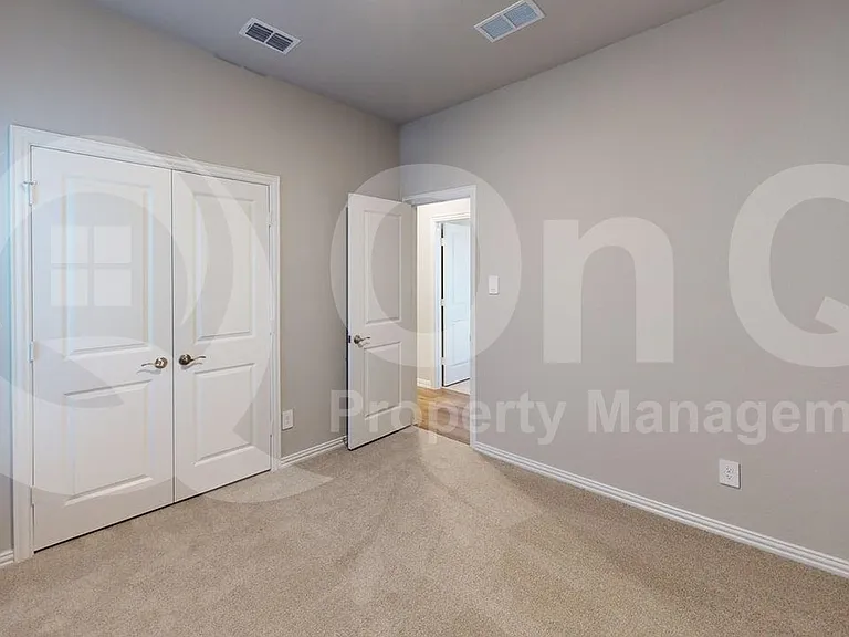 505 Blanton St — Photo 14