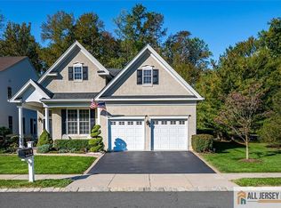 2 Talcott Ct, Kendall Park, NJ 08824