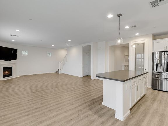 3rd image of 425 Epic Street