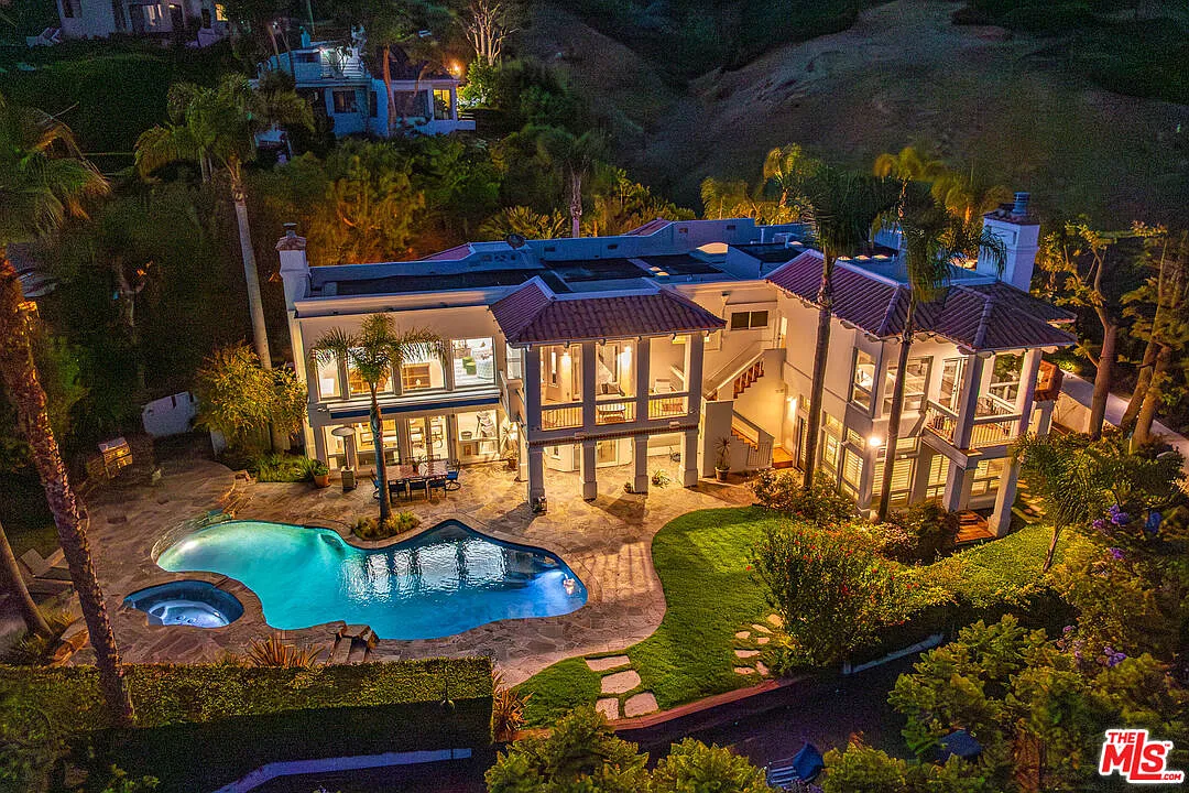 6 bed, 5.5 bath, 5913 sqft, $29,500 — Photo 3
