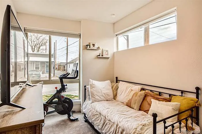1020 W 37th Ave — Photo 2