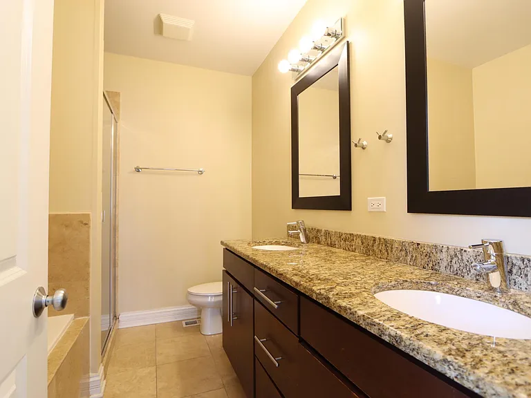 2425 W Arthington St #1 — Photo 10