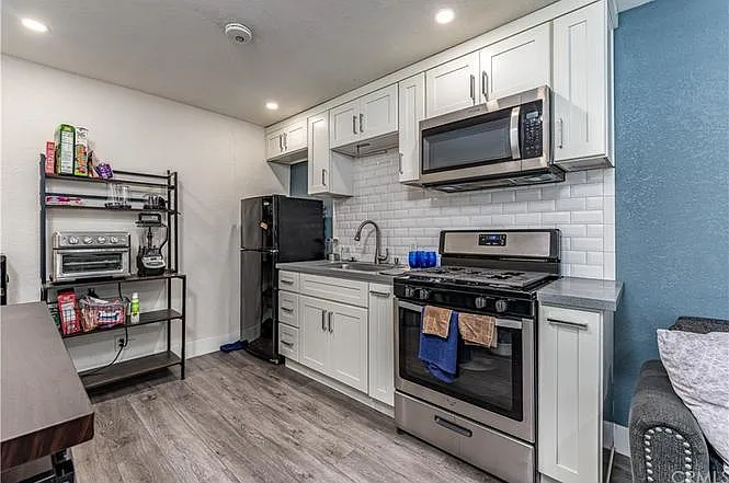 2148 S Sycamore St #B2 — Photo 2