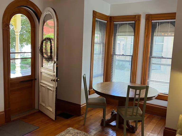 215 Rose Pl — Photo 5