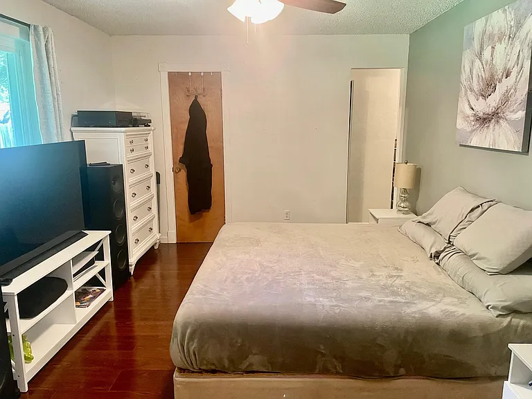 806 Monticello Ct — Photo 5