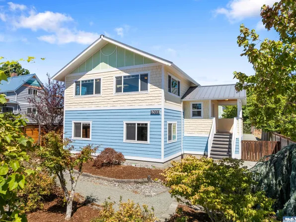 1033 W 11th St, Port Angeles, WA 98363