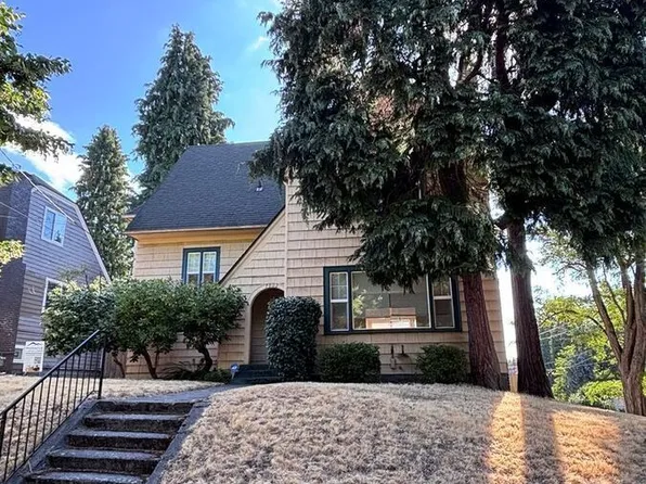 7802 Roosevelt Way NE, Seattle, WA 98115