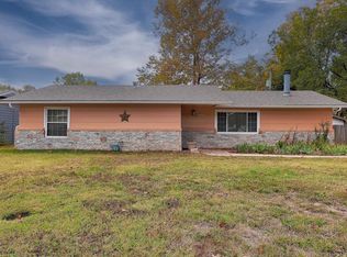 1319 E 13th Ave, Winfield, KS 67156