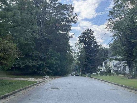 Exterior Neighborhood (street photo)