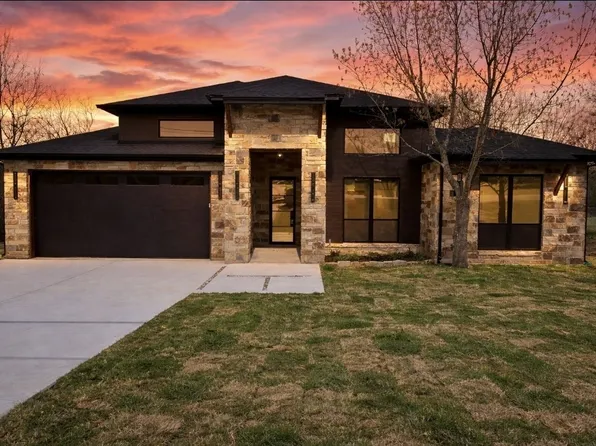 210 Knob Hill Dr, Granbury, TX 76048