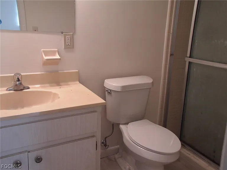 242 S Lake Dr — Photo 10