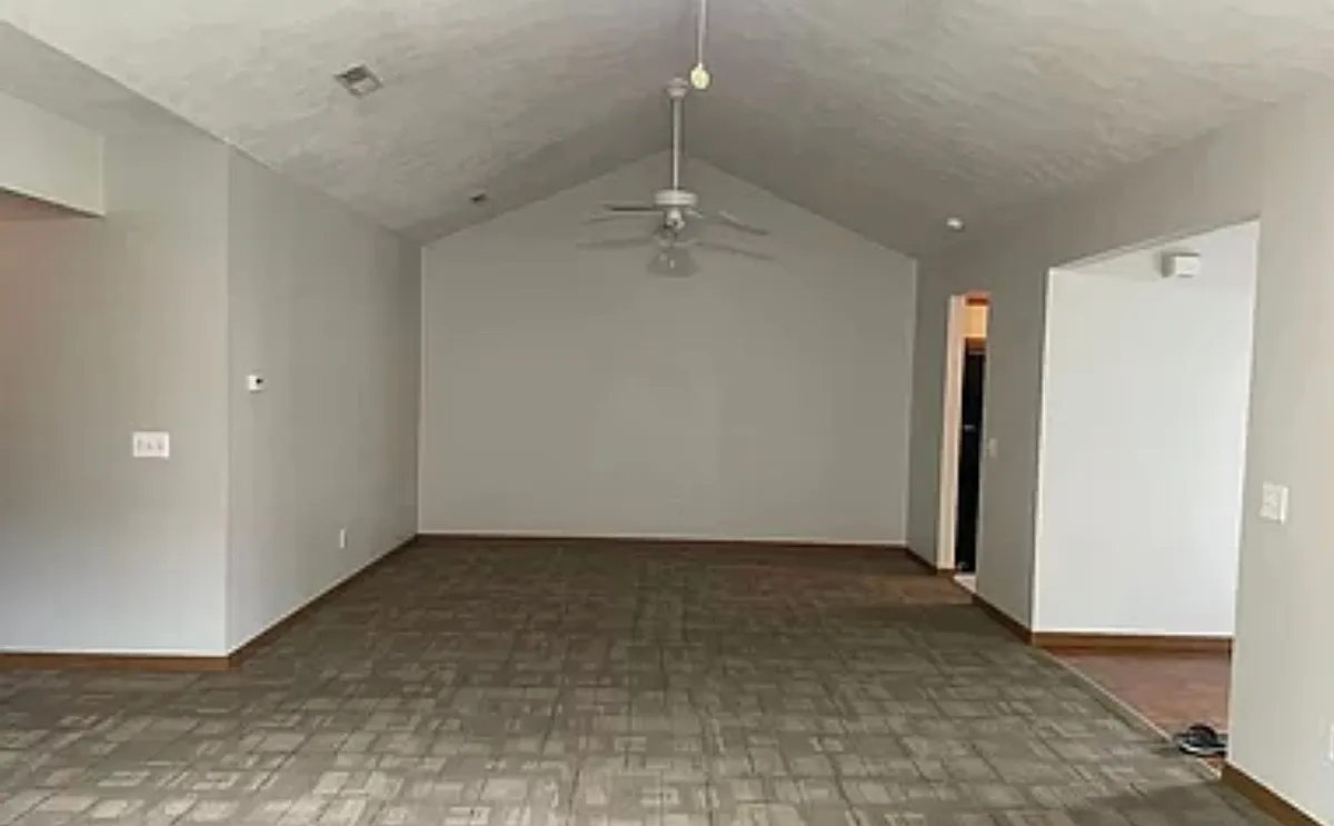 Building Photo - 211 Eagle Ridge Dr