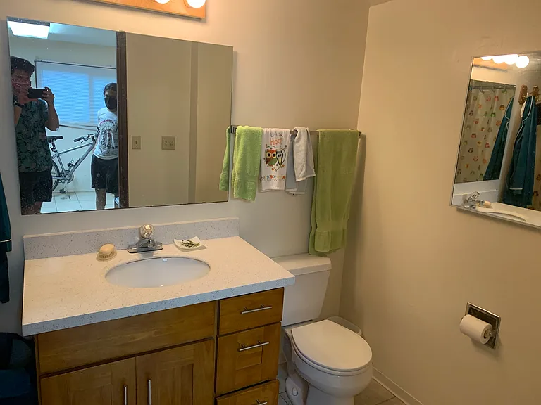 5600 University Way NE — Photo 9