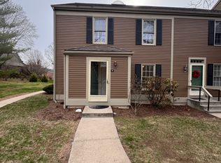 8 Newberry Ln, Glastonbury, CT 06033