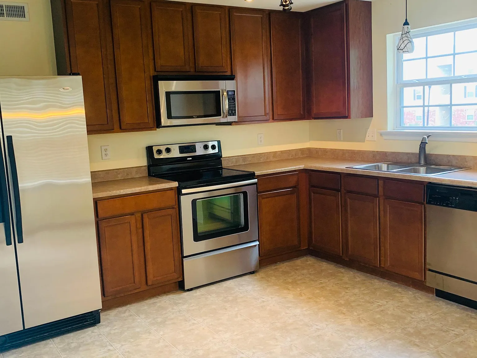 2 bed, 1110 sqft, $1,475 — Photo 1