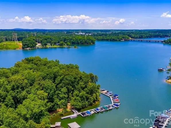 2125 Mount Isle Harbor Dr, Charlotte, NC 28214