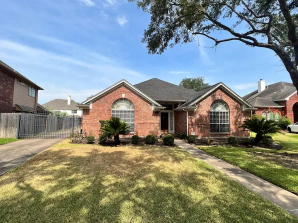1718 Berkoff Dr, Sugar Land, TX 77479