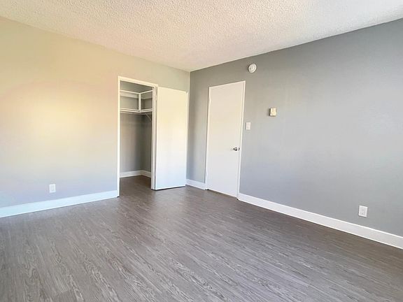 3rd image of 5222-5228 Hermitage Ave #14