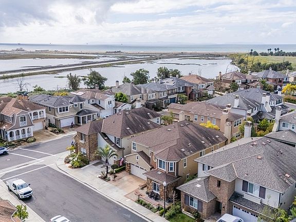 2nd image of 17491 Oakbluffs Ln