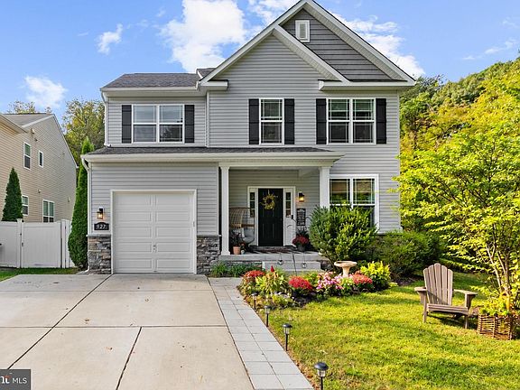 3rd image of 927 Windflower Ln