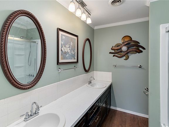 5th image of 2909 W Beechwood Dr