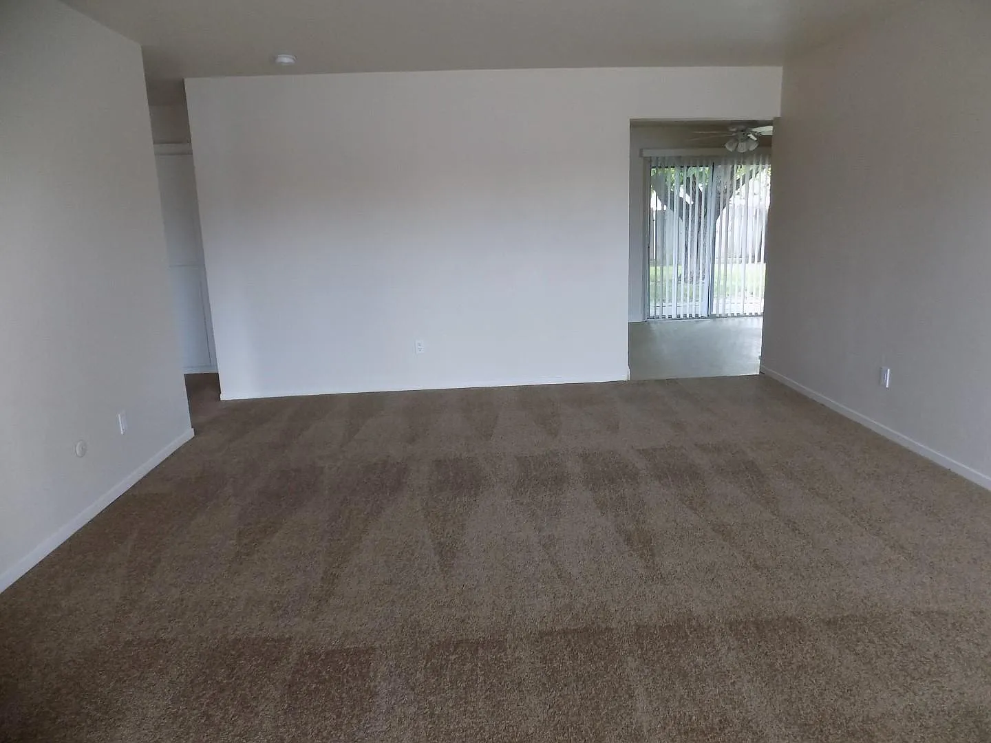 3 bed, 1.5 bath, 1084 sqft, $2,420 — Photo 4
