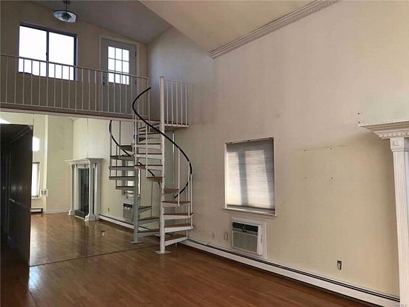 5th image of 217 W Pine St