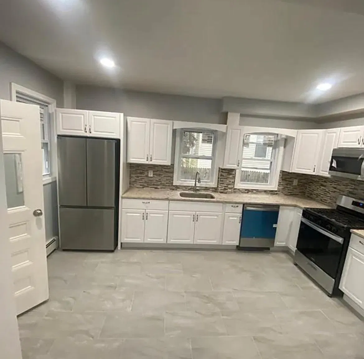 4 bed, 1282 sqft, $3,300 — Photo 3