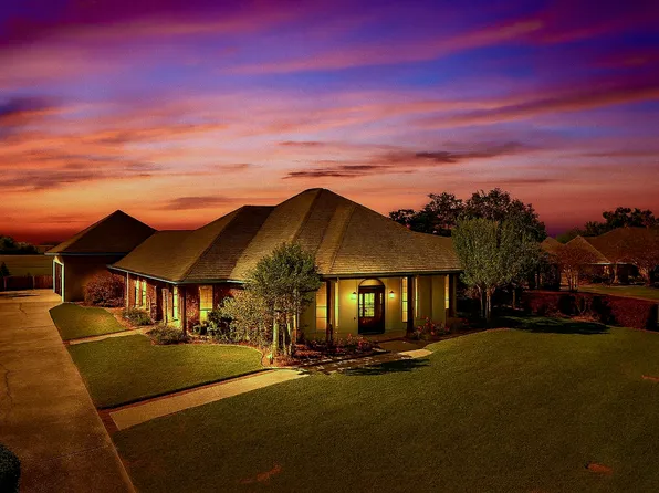 8788 Wyeth Dr, Denham Springs, LA 70706