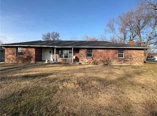 818 Sycamore St, Lacygne, KS 66040